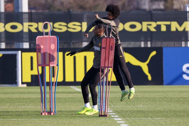 Dortmund, Deutschland 19. Januar 2026: Champions League - 2025 2026 - Borussia Dortmund Abschlusstraining Im Bild: v.li. Filippo Mane (BVB) und Karim Adeyemi (BVB) beim Abschlusstraining in Dortmund vor dem UCL Spiel gegen Tottenham Hotspur in London Trainingsgelände Hohenbuschei Nordrhein Westfalen Copyright: xFotostandx xFantinix