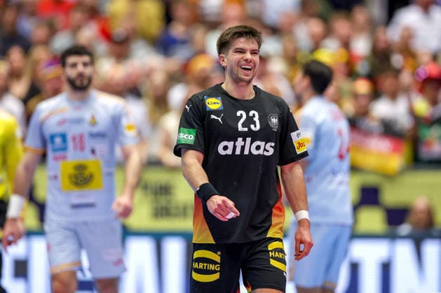 19.01.2026, Handball, Men s EHF EURO 2026, Deutschland - Spanien, Jyske Bank Boxen in Herning, Dänemark, Preliminary Round: Renars Uscins (Germany 23) lachend Dänemark