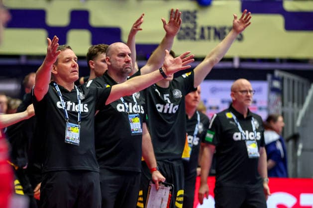 19.01.2026, Handball, Men s EHF EURO 2026, Deutschland - Spanien, Jyske Bank Boxen in Herning, Dänemark, Preliminary Round: Headcoach Alfred Gislason (Germany hc) gestikulierend am Spielfeldrand Dänemark