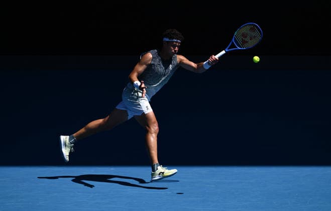 TENNIS AUSTRALIAN OPEN, Ben Shelton of USA during the Men™s 1st round match against Ugo Humbert of France on day 3 of the 2026 Australian Open tennis tournament at Melbourne Park in Melbourne, Tuesday, January 20, 2026. ( NO ARCHIVING MELBOURNE VICTORIA AUSTRALIA  Copyright: xJOELxCARRETTx 20260120178790081755