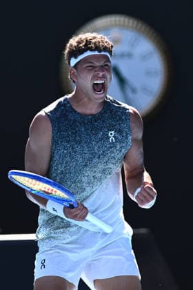 TENNIS AUSTRALIAN OPEN, Ben Shelton of USA celebrates winning the Men™s 1st round match against Ugo Humbert of France on day 3 of the 2026 Australian Open tennis tournament at Melbourne Park in Melbourne, Tuesday, January 20, 2026. ( NO ARCHIVING MELBOURNE VICTORIA AUSTRALIA  Copyright: xJOELxCARRETTx 20260120150953567170