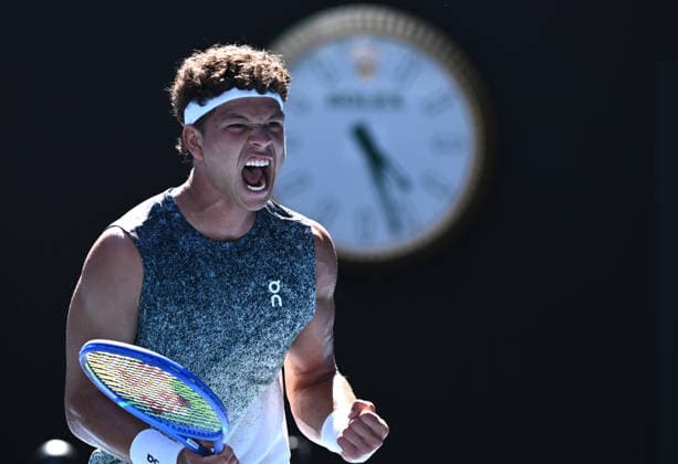 TENNIS AUSTRALIAN OPEN, Ben Shelton of USA celebrates winning the Men™s 1st round match against Ugo Humbert of France on day 3 of the 2026 Australian Open tennis tournament at Melbourne Park in Melbourne, Tuesday, January 20, 2026. ( NO ARCHIVING MELBOURNE VICTORIA AUSTRALIA  Copyright: xJOELxCARRETTx 20260120116684456963