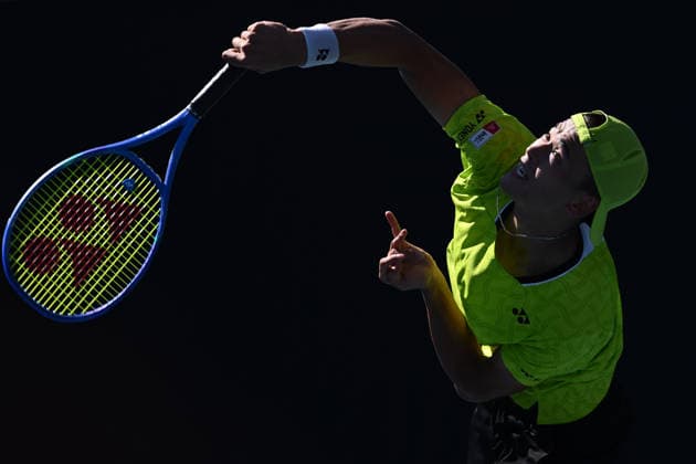 TENNIS AUSTRALIAN OPEN, Rei Sakamoto of Japan serves during the Men™s 1st round match against Rafael Jodar of Spain on day 3 of the 2026 Australian Open tennis tournament at Melbourne Park in Melbourne, Tuesday, January 20, 2026. ( NO ARCHIVING MELBOURNE VICTORIA AUSTRALIA  Copyright: xJOELxCARRETTx 20260120138874935577