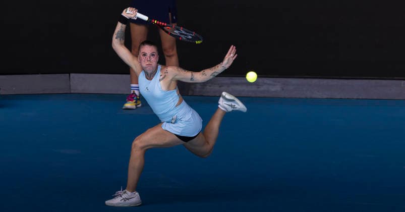 (260120) -- MELBOURNE, Jan. 20, 2026 -- Oleksandra Oliynykova of Ukraine hits a return during the women s singles 1st round match against Madison Keys of the United States at the Australian Open tennis tournament in Melbourne, Australia, Jan. 20, 2026. (Photo by Xinhua) (SP)AUSTRALIA-MELBOURNE-TENNIS-AUSTRALIAN OPEN-WOMEN S SINGLES-DAY 3 HuxJingchen 