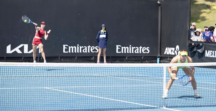 (260120) -- MELBOURNE, Jan. 20, 2026 -- Tang Qianhui (R) of China Maia Lumsden of Britain compete during the women s doubles 1st round match against Sara Errani Jasmine Paolini of Italy at the Australian Open tennis tournament in Melbourne, Australia, Jan. 20, 2026. (Photo by Xinhua) (SP)AUSTRALIA-MELBOURNE-TENNIS-AUSTRALIAN OPEN-WOMEN S DOUBLES-DAY 3 HuxJingchen 
