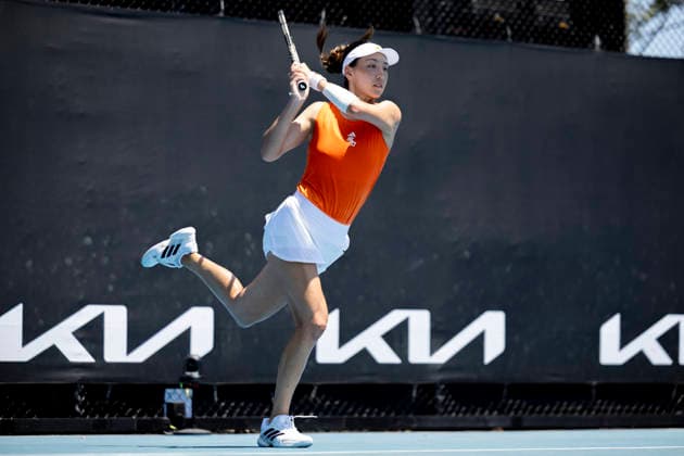 (260120) -- MELBOURNE, Jan. 20, 2026 -- Wang Xinyu of China hits a return during the women s singles 1st round match against Anhelina Kalinina of Ukraine at the Australian Open tennis tournament in Melbourne, Australia, Jan. 20, 2026. (Photo by Xinhua) (SP)AUSTRALIA-MELBOURNE-TENNIS-AUSTRALIAN OPEN-WOMEN S SINGLES-DAY 3 HuxJingchen 