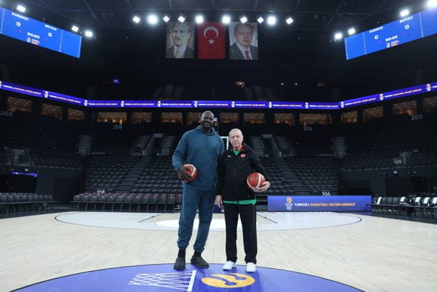 Turkish President Erdogan plays game with former NBA, Basketball Herren, USA player O Neal ISTANBUL, TURKIYE - JANUARY 18: (----EDITORIAL USE ONLY - MANDATORY CREDIT - TURKISH PRESIDENCY MUSTAFA KAMACI HANDOUT - NO MARKETING NO ADVERTISING CAMPAIGNS - DISTRIBUTED AS A SERVICE TO CLIENTS----) Turkish President Recep Tayyip Erdogan and former American National Basketball Association (NBA) player Shaquille O Neal play a game at the Basketball Development Center in Istanbul, Turkiye on January 18, 2026. Turkish Presidency Mustafa Kamaci Handout Anadolu Istanbul Turkey. Editorial use only. Please get in touch for any other usage.  Copyright: x2026xAnadoluxTurkishxPresidencyx xMustafaxKamacix xHandoutx