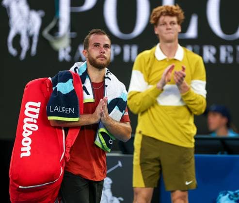 Hugo Gaston retires in his first round match against Jannik Sinner Australian Open tennis tournament, Day Three, Melbourne Park, Australia - 20 Jan 2026Melbourne Melbourne Park Victoria (VIC) Australia  Copyright: xEllaxLing Shutterstockx 16303003gd