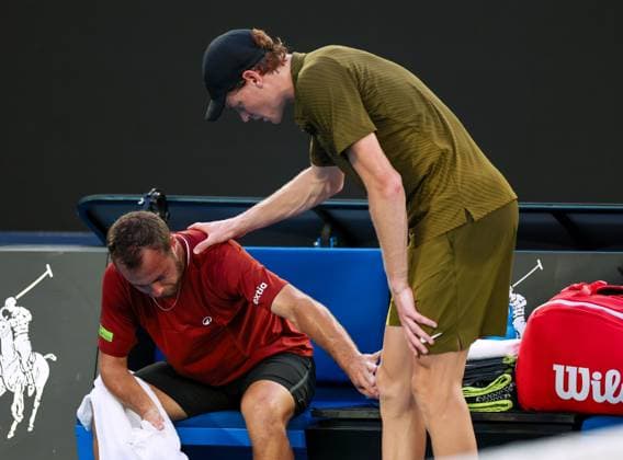 Hugo Gaston retires in his first round match against Jannik Sinner Australian Open tennis tournament, Day Three, Melbourne Park, Australia - 20 Jan 2026Melbourne Melbourne Park Victoria (VIC) Australia  Copyright: xEllaxLing Shutterstockx 16303003go