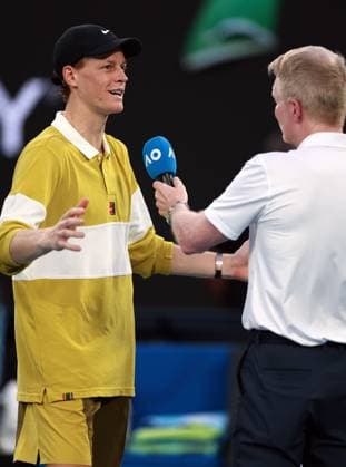 Jannik Sinner talking to Jim Courier after Hugo Gaston retired in their first round match Australian Open tennis tournament, Day Three, Melbourne Park, Australia - 20 Jan 2026Melbourne Melbourne Park Victoria (VIC) Australia  Copyright: xEllaxLing Shutterstockx 16303003gs
