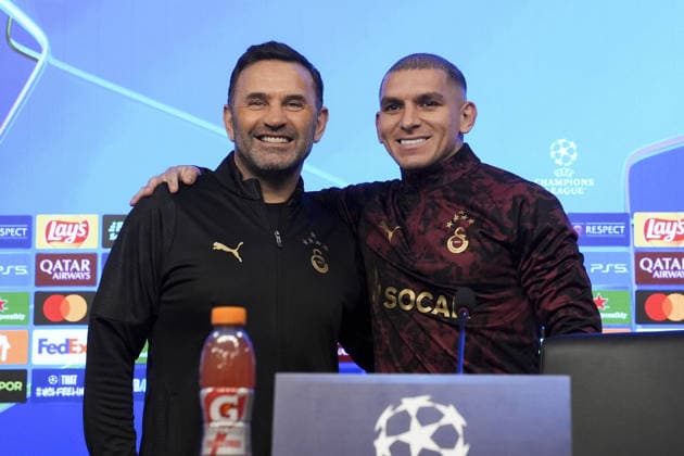 Ahead of Galatasaray v Atletico Madrid match ISTANBUL, TURKIYE - JANUARY 20: Head coach Okan Buruk (L) and Lucas Torreira (R) of Galatasaray attend a press conference, PK, Pressekonferenz in Kemerburgaz Metin Oktay Facilities, Istanbul on January 20, 2026, ahead of UEFA Champions League week 7 match between Galatasaray and Atletico Madrid. Arife Karakum Anadolu Istanbul Turkey. Editorial use only. Please get in touch for any other usage.  Copyright: x2026xAnadoluxArifexKarakumx