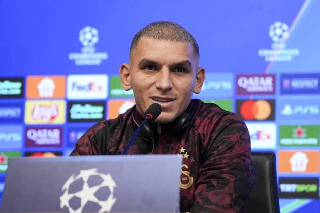 Ahead of Galatasaray v Atletico Madrid match ISTANBUL, TURKIYE - JANUARY 20: Head coach Okan Buruk (not seen) and Lucas Torreira of Galatasaray attend a press conference, PK, Pressekonferenz in Kemerburgaz Metin Oktay Facilities, Istanbul on January 20, 2026, ahead of UEFA Champions League week 7 match between Galatasaray and Atletico Madrid. Arife Karakum Anadolu Istanbul Turkey. Editorial use only. Please get in touch for any other usage.  Copyright: x2026xAnadoluxArifexKarakumx