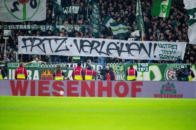 16.01.2026 - Fußball, 2025 2026, 1. Bundesliga, 18. Spieltag, SV Werder Bremen - Eintracht Frankfurt: Fans (Bremen) mit Banner Fritz verleihen gegen Clemens Fritz (Geschäftsführer Profifußball - Bremen) DFL REGULATIONS PROHIBIT ANY USE OF PHOTOGRAPHS AS IMAGE SEQUENCES AND OR QUASI-VIDEO.