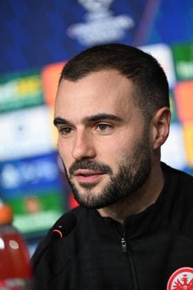 20.01.2026, xjhx, Fussball UEFA Champions League, Eintracht Frankfurt Pressekonferenz v.l. Interims Trainer Dennis Schmitt (Eintracht Frankfurt) (DFL DFB REGULATIONS PROHIBIT ANY USE OF PHOTOGRAPHS as IMAGE SEQUENCES and or QUASI-VIDEO) Frankfurt am Main
