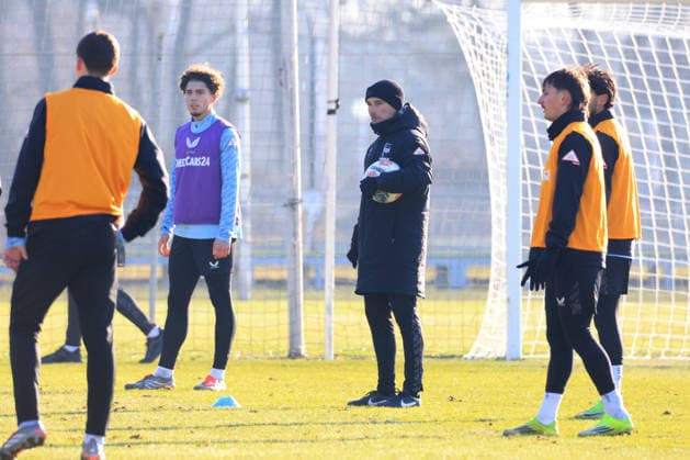 DEU, DFL, 2. FBL Hertha BSC, Training, 20.01.2026, Sportforum, Berlin, DEU, DFL, 2. FBL Hertha BSC, Training, im Bild Cheftrainer Stefan Leitl (Hertha BSC Berlin), Hertha-Spielerkreis DFL - regulations prohibit any use of Photographs as image sequences and or quasi-video