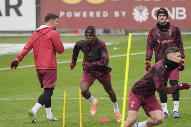 Galatasaray s training session ahead of Atletico Madrid match ISTANBUL, TURKIYE - JANUARY 20: Wilfred Singo (2nd L) of Galatasaray attends a training session ahead of the UEFA Champions League week 7 match against Atletico Madrid, at Kemerburgaz Metin Oktay Facilities in Istanbul, Turkiye on January 20, 2026. Arife Karakum Anadolu Istanbul Turkey. Editorial use only. Please get in touch for any other usage.  Copyright: x2026xAnadoluxArifexKarakumx