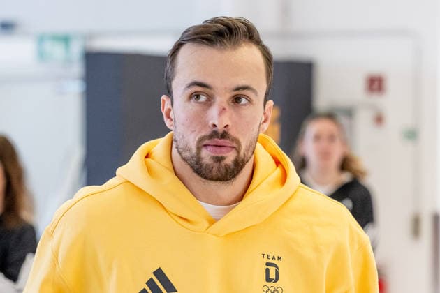Fabio Wagner (DOSB-Olympiakader Deutscher Eishockey Bund DHB, EHC Red Bull Muenchen) vor Beginn der PK Portrait Portraet GER, Offizielle DOSB Olympia Nominierung Team Deutschland, Olympische Winterspiele Mailand Cortina 2026, Pressekonferenz, 20.01.2026. GER, Offizielle DOSB Olympia Nominierung Team Deutschland, Olympische Winterspiele Mailand Cortina 2026, Pressekonferenz, 20.01.2026. Muenchen *** Fabio Wagner DOSB Olympic squad German Ice Hockey Federation DHB, EHC Red Bull Muenchen before the start of the press conference Portrait Portraet GER, Official DOSB Olympic nomination Team Germany, Olympic Winter Games Milan Cortina 2026, Press conference, 20 01 2026 GER, Official DOSB Olympic nomination Team Germany, Olympic Winter Games Milan Cortina 2026, Press conference, 20 01 2026 Muenchen Copyright: xEibner-Pressefoto FranzxFeinerx EP_HFR