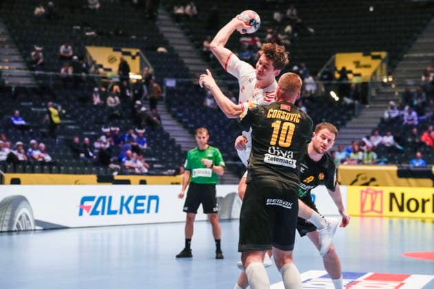 Men s European Handball Championship, Montenegro Switzerland Baerum 20260120 Switzerland s Luca Sigrist in a duel against Montenegro s Miodrag Corsovik and Radojica Cepic during the European Championship men s handball match between Montenegro and Switzerland in Unity Arena in Fornebu Photo Erik Flaaris Johansen NTB Baerum Norway EDITORIAL USE ONLY RESTRICTED USE FOR BETTING COMPANIES  Copyright: xErikxFlaarisxJohansenx xNTBx