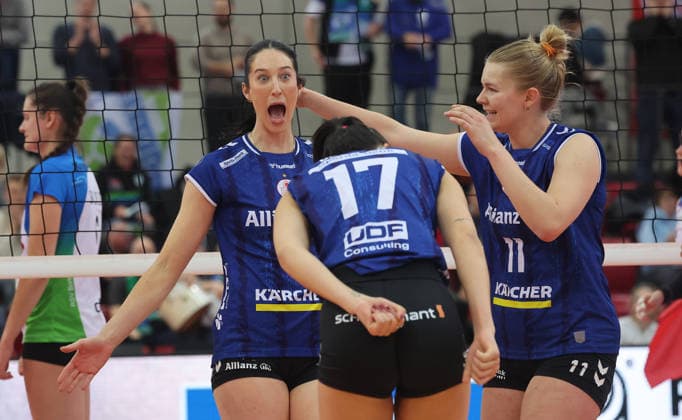 Stuttgart , Bundesliga Volleyball Allianz MTV Stuttgart vs. Skurios Volleys Borken , von links: Jasmine Gross Pauline Martin ( Stuttgart )