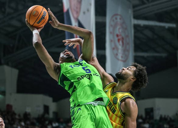 Tofas v Alba Berlin - Basketball Champions League BURSA, TURKIYE - JANUARY 20: Tofas’ Whaley (5) competes against Alba Berlin’s Agbakoko (R) during the Basketball Champions League Round of 16 Group J match between Tofas and Alba Berlin at Tofas Sports Hall in Bursa, Turkiye, on January 20, 2026. Fatih Capkin Anadolu Bursa Turkey. Editorial use only. Please get in touch for any other usage.  Copyright: x2026xAnadoluxFatihxCapkinx