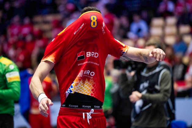 EHF Handball European Championship, EM, Europameisterschaft North Macedonia - Romania Romania s Robert Militaru reacts after the defeat in the men s handball match between North Macedonia and Romania in EHF Euro 2026 group B at Jyske Bank Boxen in Herning on Tuesday, January 20, 2026. (Photo: Bo Amstrup Ritzau Scanpix) , Herning Denmark Mors Copyright: BoxAmrstrupx xRitzauxScanpix BoxAmstrupx spdk20260120-195021-L