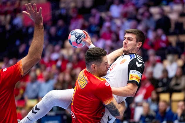 EHF Handball European Championship, EM, Europameisterschaft North Macedonia - Romania North Macedonia s Marko Mitev in action with Romania s Robert Militaru during the men s handball match between North Macedonia and Romania in EHF Euro 2026 group B at Jyske Bank Boxen in Herning on Tuesday, January 20, 2026. (Photo: Bo Amstrup Ritzau Scanpix) , Herning Denmark Mors Copyright: BoxAmrstrupx xRitzauxScanpix BoxAmstrupx spdk20260120-200511-L