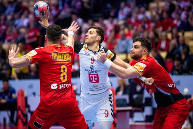 EHF Handball European Championship, EM, Europameisterschaft North Macedonia - Romania North Macedonia s Igor Gjorgiev in action with Romania s Robert Militaru and Robert Nagy during the men s handball match between North Macedonia and Romania in EHF Euro 2026 group B at Jyske Bank Boxen in Herning on Tuesday, January 20, 2026. (Photo: Bo Amstrup Ritzau Scanpix) , Herning Denmark Mors Copyright: BoxAmrstrupx xRitzauxScanpix BoxAmstrupx spdk20260120-200706-L