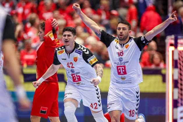 20.01.2026, Handball, Men s EHF EURO 2026, Nordmazedonien - Rumänien, Jyske Bank Boxen in Herning, Dänemark, Preliminary Round: Marko Stojkovikj (North Macedonia 42) Filip Kuzmanovski (North Macedonia 18) jubelnd Dänemark