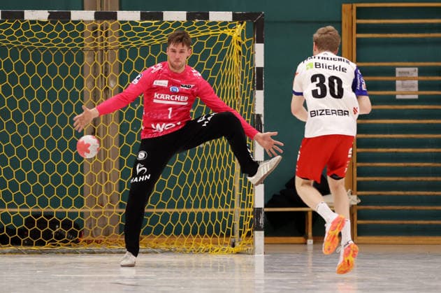 20.01.2026, Deutschland, Asperg, Handball TVB Stuttgart vs. HBW Balingen-Weilstetten, v.l. Mateusz Kornecki (TVB), Sascha Pfattheicher (HBW)
