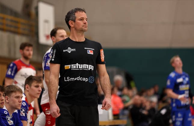 20.01.2026, Deutschland, Asperg, Handball TVB Stuttgart vs. HBW Balingen-Weilstetten, HBW Trainer Matthias Flohr