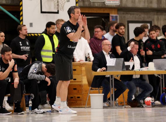 20.01.2026, Deutschland, Asperg, Handball TVB Stuttgart vs. HBW Balingen-Weilstetten, HBW Trainer Matthias Flohr