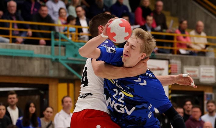 20.01.2026, Deutschland, Asperg, Handball TVB Stuttgart vs. HBW Balingen-Weilstetten, v.l. Tim Ruggiero- Matthes (HBW), Torben Matzken (TVB)