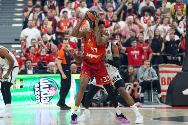 David McCormack (FC Bayern Basketball, 33) mit Bruno Fernando (Partizan Mozzart Bet Belgrad, 24), GER, FC Bayern Basketball vs. Partizan Mozzart Bet Belgrad, Basketball, Euroleague, 23. Spieltag, Saison 2025 2026, 20.01.2026, GER, FC Bayern Basketball vs. Partizan Mozzart Bet Belgrad, Basketball, Euroleague, 23. Spieltag, Saison 2025 2026, 20.01.2026 Muenchen Copyright: xEibner-Pressefoto JennixMaulx EP_JML