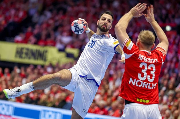 20.01.2026, Handball, Men s EHF EURO 2026, Dänemark - Portugal, Jyske Bank Boxen in Herning, Dänemark, Preliminary Round: Miguel Jose Soares Neves (Portugal 20) im Zweikampf gegen Emil Siersbaek Bergholt (Denmark 33) Dänemark *** 20 01 2026, Handball, Men s EHF EURO 2026, Denmark Portugal, Jyske Bank Boxing in Herning, Denmark, Preliminary Round Miguel Jose Soares Neves Portugal 20 in duel against Emil Siersbaek Bergholt Denmark 33 Denmark