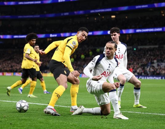 London, England, 20th January 2026. Jobe Bellingham of Borussia Dortmund (l) and Xavi Simons of Tottenham (r) during the Tottenham Hotspur vs Borussia Dortmund UEFA Champions League match at the Tottenham Hotspur Stadium, London. Picture credit should read: David Klein Sportimage EDITORIAL USE ONLY. No use with unauthorised audio, video, data, fixture lists, club league logos or live services. Online in-match use limited to 120 images, no video emulation. No use in betting, games or single club league player publications. SPI_031_DK_Spurs_Dortmund SPI-4464-0031