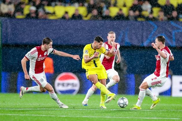VILLARREAL , 20- 01-2026 , Estadio de la Ceramica, Season 2025 2026, UEFA Champions League match between Villarreal and Ajax. Picture shows Villareal player Sergi Cardona vs Ajax player Youri Baas Villarreal - Ajax  x200955014x Copyright: