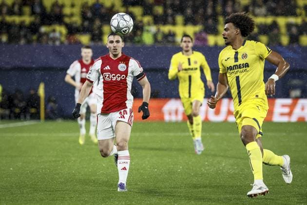 VILLARREAL - (l-r) Oscar Gloukh of AFC Ajax and Renato Veiga of Villarreal CF during the UEFA Champions League match between Villarreal CF and AFC Ajax at Estadio de la Ceramic on January 20, 2026, in Villarreal, Spain. BAS CZERWINSKI ANP UEFA Champions League 2025 26 League Phase MD7 2025-2026 xVIxANPxSportx xxANPxIVx 548102746 originalFilename: 548102746.jpg