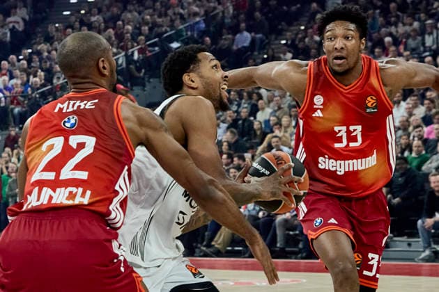 Turkish Airlines EuroLeague Basketball, FC Bayern Munich Basketball vs Partizan Mozzart Bet Belgrade, München FC Bayern Basketball, Munich FC Bayern Basketball, Belgrade Partizan Mozzart Bet, 2026-01-20 in München (SAP Garden) BROWN Sterling (Partizan Mozzart Bet Belgrade Forward (Nr.12) (PAR12)), MIKE Isiaha (FC Bayern Munich Basketball Forward (Nr.22) BAY22 ), MCCORMACK David (FC Bayern Munich Basketball Center (Nr.33) BAY33 ) sportworld München SAP Garden Bayern Deutschland