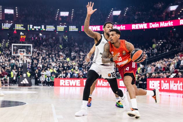 MUNICH, GERMANY - JANUARY 20: Xavier Rathan-Mayes (FC Bayern Muenchen, 4) controls the ball against Sterling Brown (Partizan Mozzart Bet Belgrade, 12) during the Turkish Airlines EuroLeague match between FC Bayern Muenchen vs. Partizan Mozzart Bet Belgrade at SAP Garden on round 23 of Turkish Airlines EuroLeague on January 20, 2026 in Munich, Germany. Bavaria Germany Copyright: xSteffiexWunderlx