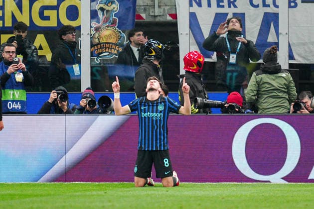 Inter Milan™s Petar Sucic celebrates after scoring goal for his team during the Uefa Champions League soccer match between Inter and Arsenal at the San Siro Stadium in Milan , north Italy - Tuesday , January 20, 2026. - Soccer .  Copyright: xMarcoxAlpozzi LaPressex