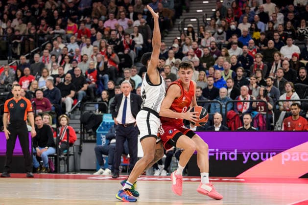 Basketball, Euroleague, 20260120, FC Bayern München - Partizan Mozzart Bet Belgrade. Im Bild v.l. Cameron PAYNE (Belgrad, 15), Neno DIMITRIJEVIC (Bayern, 0). München SAP Garden Bayern Deutschland Copyright: Passion2Press.dex xMarkusxFischex