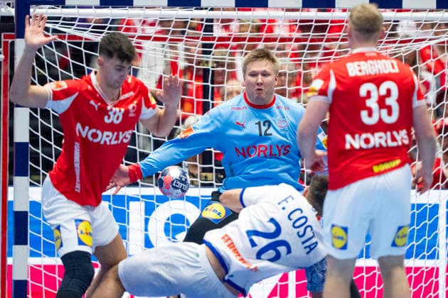 EHF Handball European Championship, EM, Europameisterschaft Denmark - Portugal Denmark s goalkeeper Emil Nielsen, Mads Hoxer, and Emil Bergholt in action with Portugal s Francisco Costa during the men s handball match between Denmark and Portugal in EHF Euro 2026 Group B at Jyske Bank Boxen in Herning on Tuesday, January 20, 2026. (Photo: Bo Amstrup Ritzau Scanpix) , Herning Denmark Mors Copyright: BoxAmrstrupx xRitzauxScanpix BoxAmstrupx spdk20260120-211645-L