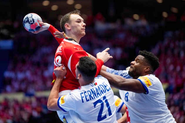 EHF Handball European Championship, EM, Europameisterschaft Denmark - Portugal Denmark s Mathias Gidsel in action with Portugal s Leonel Fernandes and Victor Iturriza during the men s handball match between Denmark and Portugal in EHF Euro 2026 group B at Jyske Bank Boxen in Herning on Tuesday, January 20, 2026. (Photo: Bo Amstrup Ritzau Scanpix) , Herning Denmark Mors Copyright: BoxAmrstrupx xRitzauxScanpix BoxAmstrupx spdk20260120-212209-L