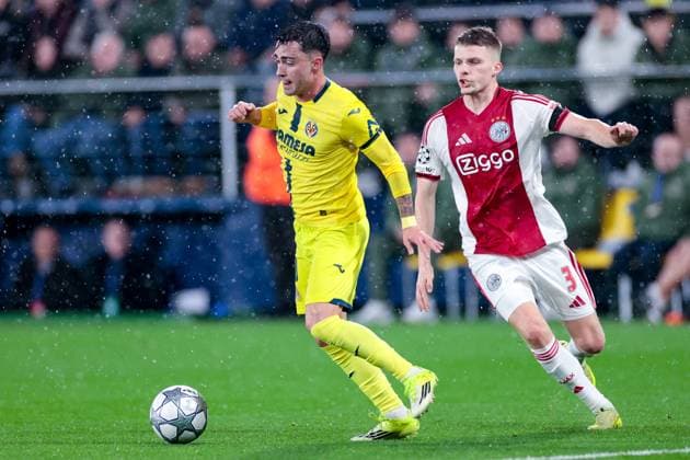 VILLARREAL , 20- 01-2026 , Estadio de la Ceramica, Season 2025 2026, UEFA Champions League match between Villarreal and Ajax. Picture showsVillareal player Alberto Moleiro vs Ajax player Anton Gaaei Villarreal - Ajax  x200955230x Copyright: