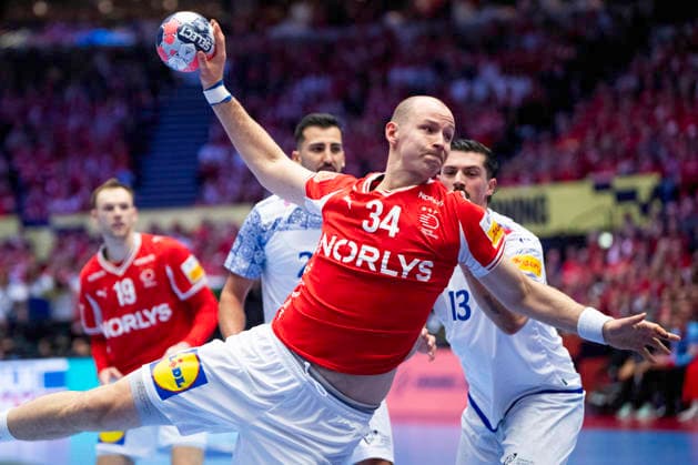 EHF Handball European Championship, EM, Europameisterschaft Denmark - Portugal Denmark s Simon Hald in action with Portugal s Salvador Salvador during the men s handball match between Denmark and Portugal in EHF Euro 2026 group B at Jyske Bank Boxen in Herning on Tuesday, January 20, 2026. (Photo: Bo Amstrup Ritzau Scanpix) , Herning Denmark Mors Copyright: BoxAmrstrupx xRitzauxScanpix BoxAmstrupx spdk20260120-212253-L
