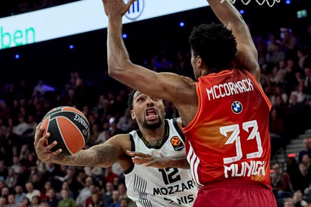 Turkish Airlines EuroLeague Basketball, FC Bayern Munich Basketball vs Partizan Mozzart Bet Belgrade, München FC Bayern Basketball, Munich FC Bayern Basketball, Belgrade Partizan Mozzart Bet, 2026-01-20 in München (SAP Garden) BROWN Sterling (Partizan Mozzart Bet Belgrade Forward (Nr.12) (PAR12)), MCCORMACK David (FC Bayern Munich Basketball Center (Nr.33) BAY33 ) sportworld München SAP Garden Bayern Deutschland