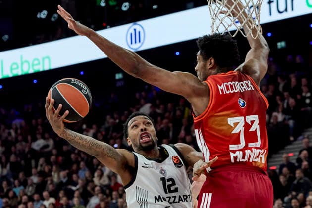 Turkish Airlines EuroLeague Basketball, FC Bayern Munich Basketball vs Partizan Mozzart Bet Belgrade, München FC Bayern Basketball, Munich FC Bayern Basketball, Belgrade Partizan Mozzart Bet, 2026-01-20 in München (SAP Garden) BROWN Sterling (Partizan Mozzart Bet Belgrade Forward (Nr.12) (PAR12)), MCCORMACK David (FC Bayern Munich Basketball Center (Nr.33) BAY33 ) sportworld München SAP Garden Bayern Deutschland *** Turkish Airlines EuroLeague Basketball, FC Bayern Munich Basketball vs Partizan Mozzart Bet Belgrade, Munich FC Bayern Basketball, Munich FC Bayern Basketball, Belgrade Partizan Mozzart Bet, 2026 01 20 in Munich SAP Garden BROWN Sterling Partizan Mozzart Bet Belgrade Forward Nr 12 PAR12 , MCCORMACK David FC Bayern Munich Basketball Center Nr 33 BAY33 sportworld Munich SAP Garden Bayern Germany