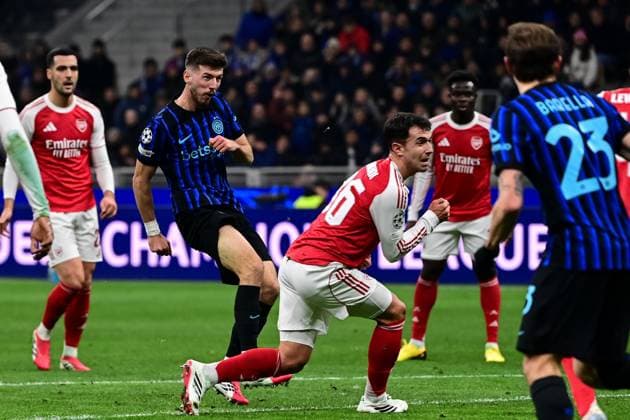 Inter Milan v Arsenal - UEFA Champions League MILAN, ITALY - JANUARY 20: Petar Sucic of Inter Milan scores his team first goal during the UEFA Champions league football match Inter Milan vs Arsenal at the San Siro Stadium in Milan, Italy on January 20, 2026 Piero Cruciatti Anadolu Milan Italy. Editorial use only. Please get in touch for any other usage.  Copyright: x2026xAnadoluxPieroxCruciattix