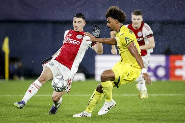VILLARREAL - (l-r) Oscar Gloukh of AFC Ajax and Renato Veiga of Villarreal CF during the UEFA Champions League match between Villarreal CF and AFC Ajax at Estadio de la Ceramic on January 20, 2026, in Villarreal, Spain. BAS CZERWINSKI ANP UEFA Champions League 2025 26 League Phase MD7 2025-2026 xVIxANPxSportx xxANPxIVx 548103784 originalFilename: 548103784.jpg