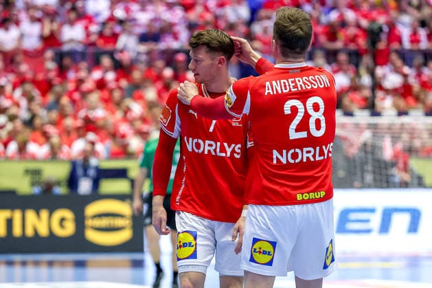 20.01.2026, Handball, Men s EHF EURO 2026, Dänemark - Portugal, Jyske Bank Boxen in Herning, Dänemark, Preliminary Round: Emil Jakobsen (Denmark 07) enttäuscht Enttäuschung neben Lasse Bredekjaer Andersson (Denmark 28) Dänemark
